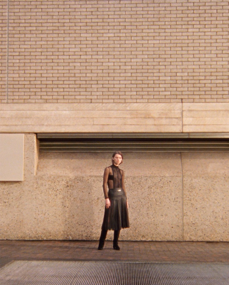 Linhas verticais invadem a passarela da Hermès