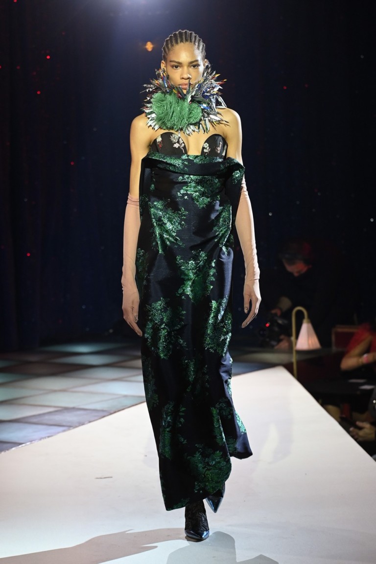 Andreas Kronthaler for Vivienne Westwood sobe aos palcos cheia de teatralidade