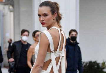 Josephine Skriver prova o poder da terceira peça em diferentes looks