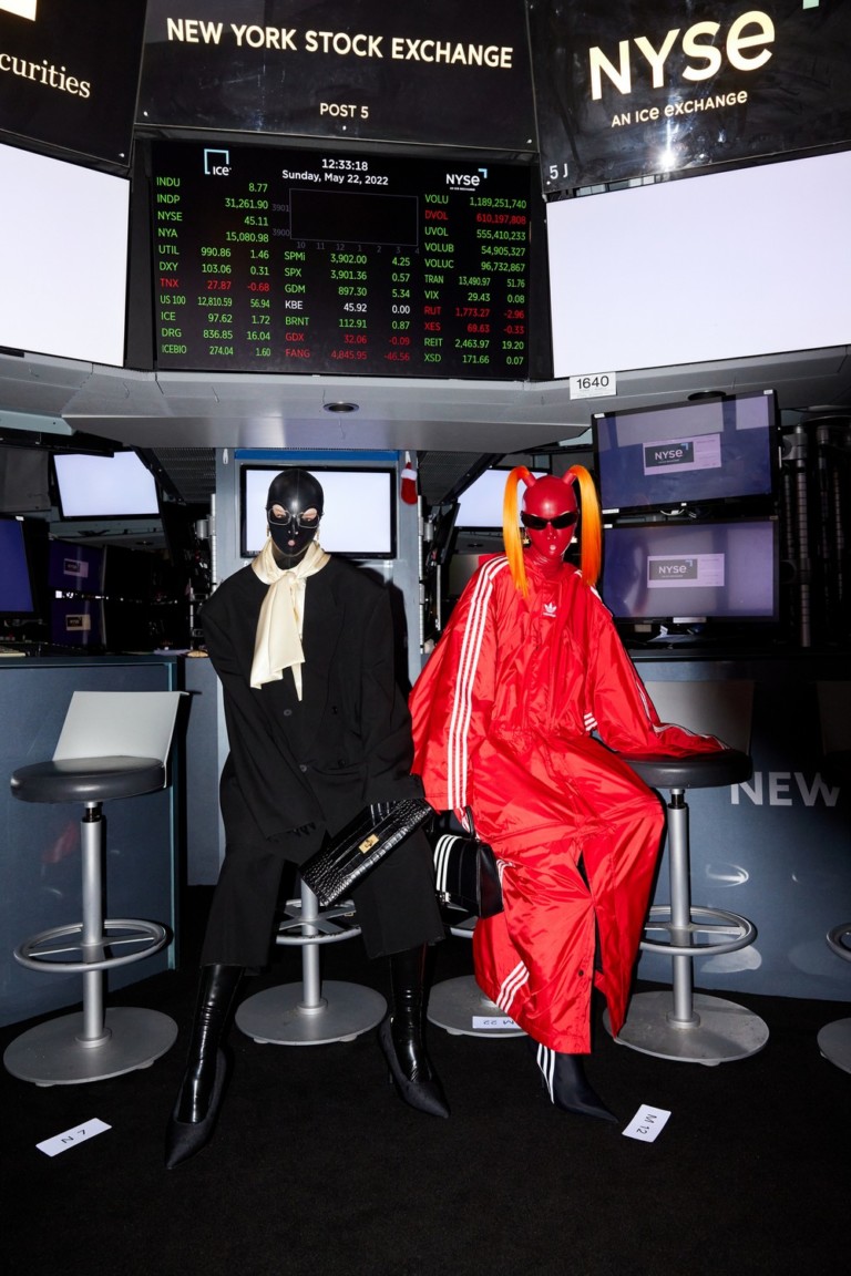 Balenciaga apresenta collab com Adidas em resort 2023