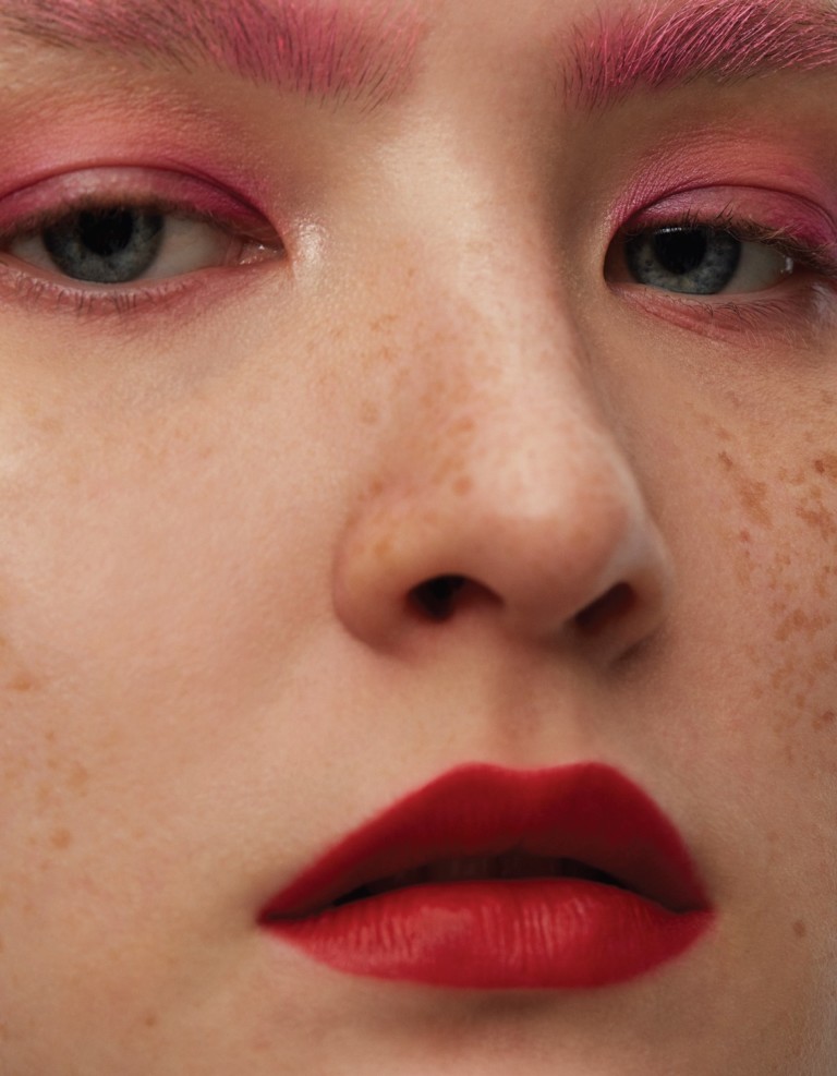 Make Bazaar: conheça dois batons que vão além da maquiagem