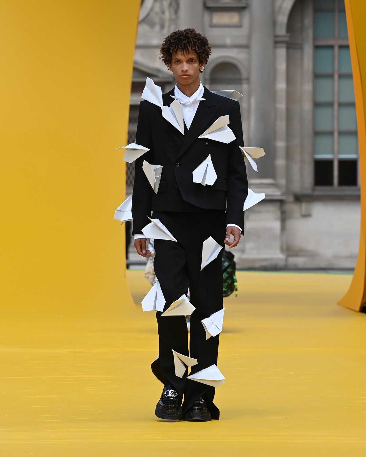 Louis Vuitton homenageia o imaginário infantil e a coletividade da trajetória de Virgil Abloh