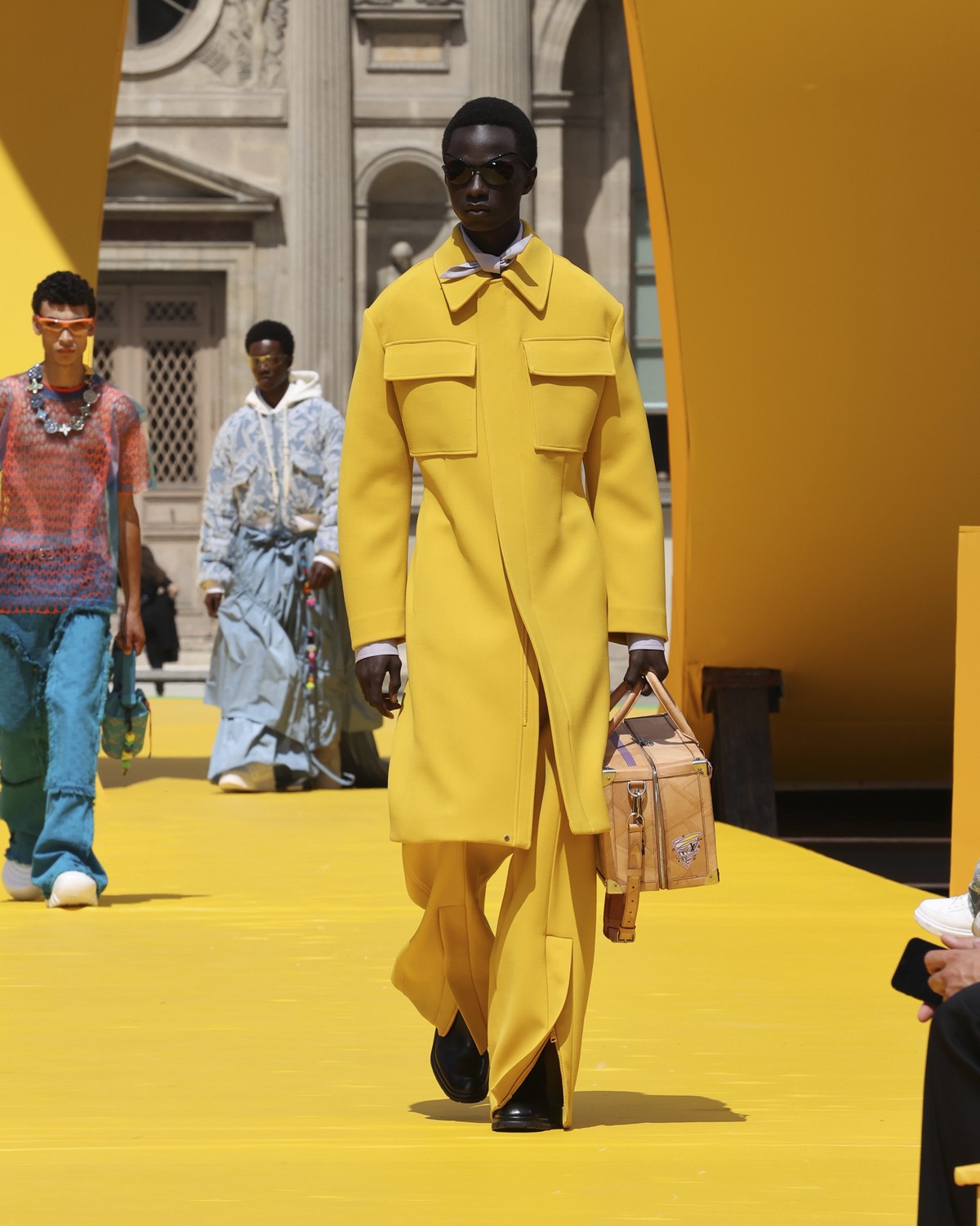 Louis Vuitton homenageia o imaginário infantil e a coletividade da trajetória de Virgil Abloh