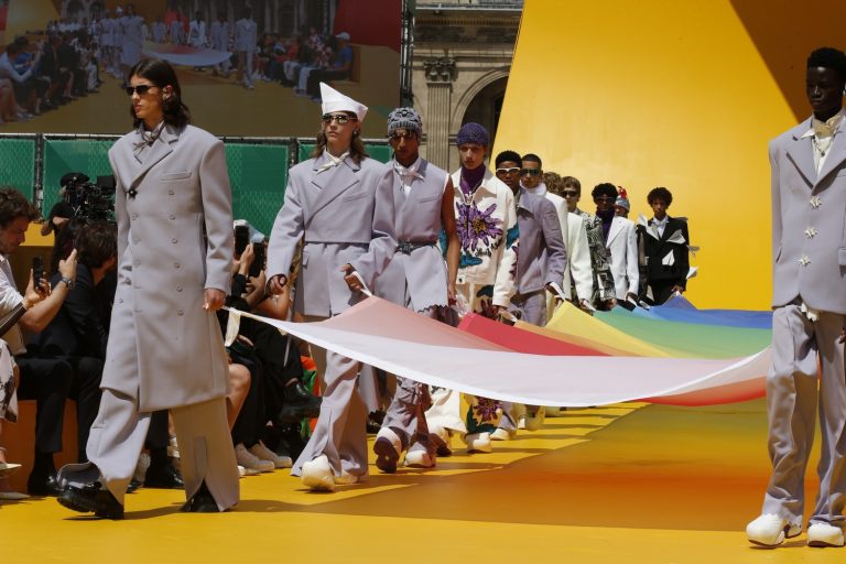 Louis Vuitton homenageia o imaginário infantil e a coletividade da trajetória de Virgil Abloh