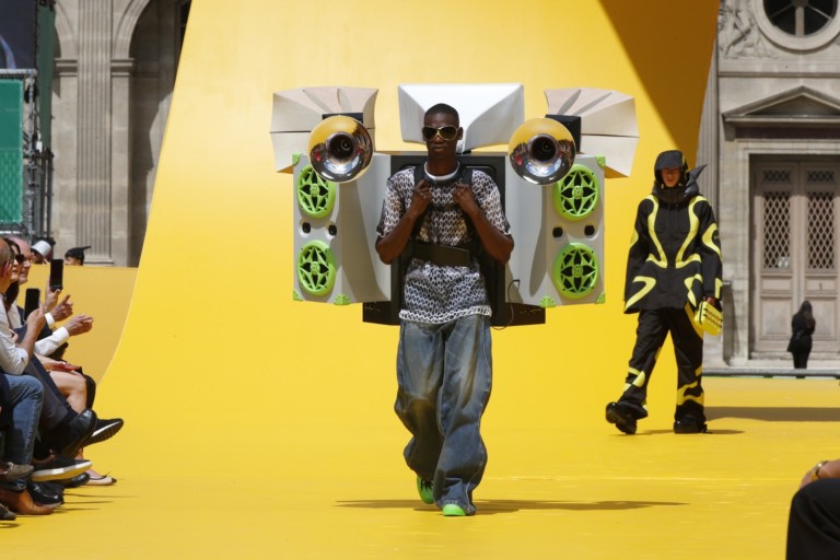 Louis Vuitton homenageia o imaginário infantil e a coletividade da trajetória de Virgil Abloh