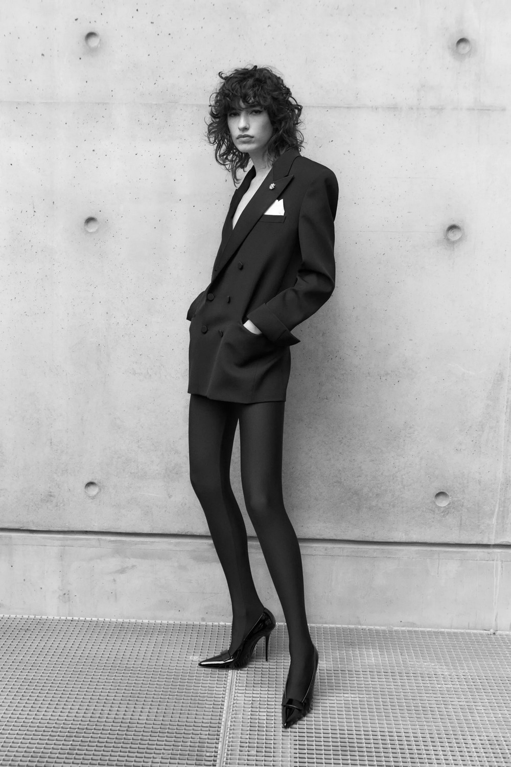 Anthony Vaccarello reforça o DNA sexy da Saint Laurent