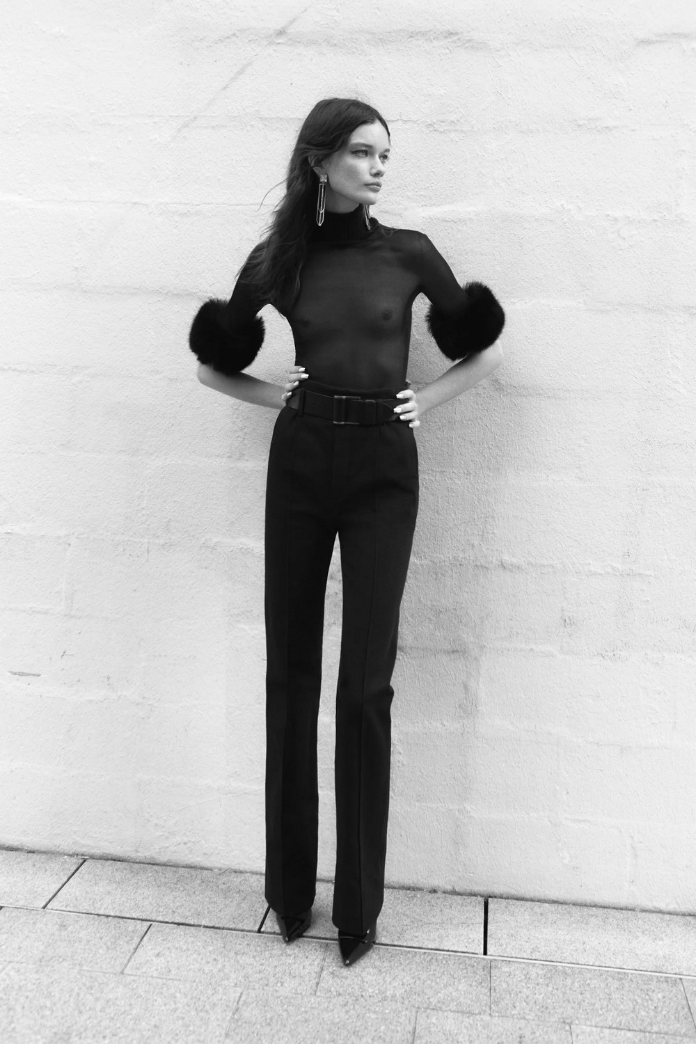 Anthony Vaccarello reforça o DNA sexy da Saint Laurent