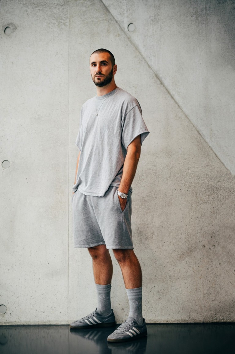 "Da luz do dia para a escuridão", diz Stefano Beruschio sobre nova coleção da Adidas