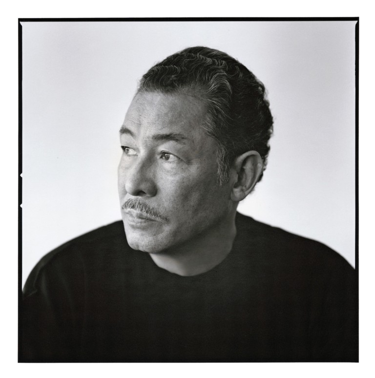 Issey Miyake: relembre a trajetória do designer japonês