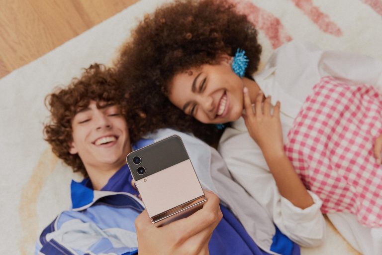 Samsung avança com celulares dobráveis e entra para o metaverso em Fortnite