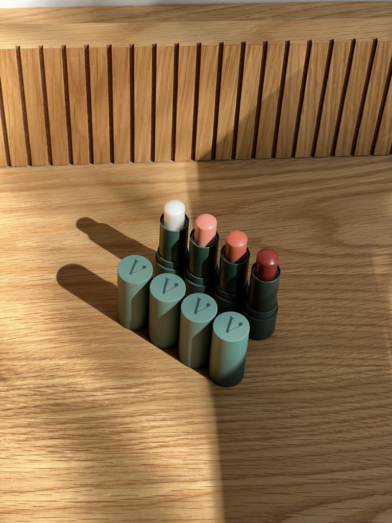 Vic Beauté: Vic Ceridono apresenta sua marca de beleza