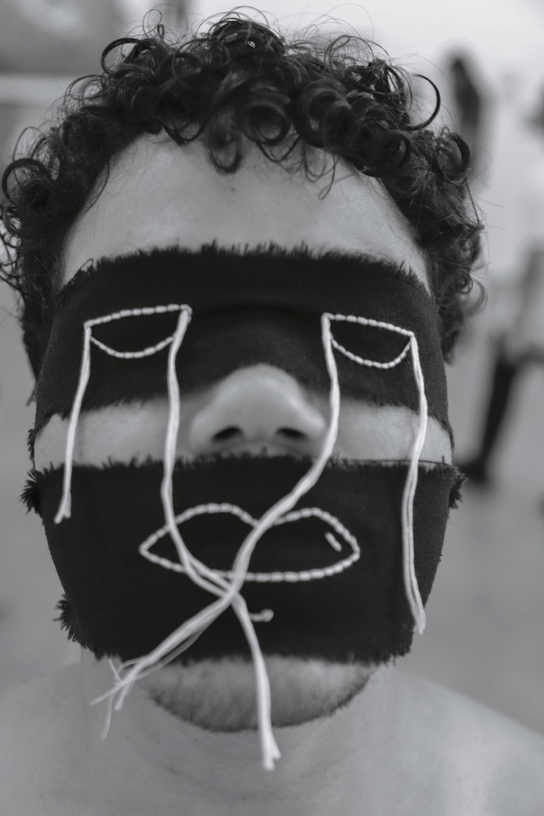 Bordado e fotografia: Jota Testi dá visibilidade a pessoas que não tiveram a chance