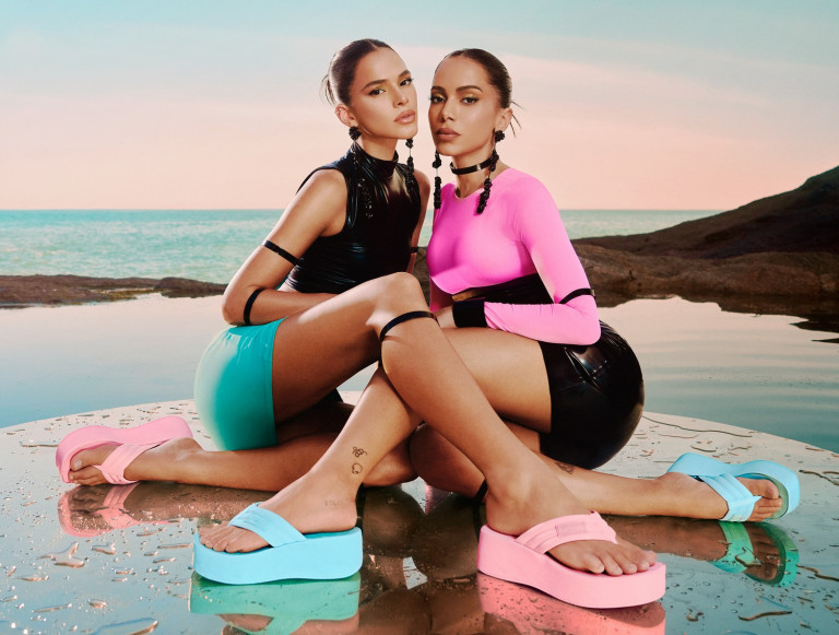 Brizza: campanha de alto verão com Anitta e Bruna Marquezine