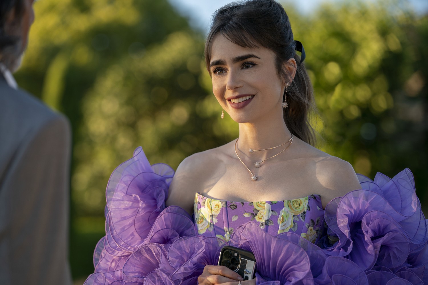 "Emily in Paris": conheça detalhes do figurino da terceira temporada