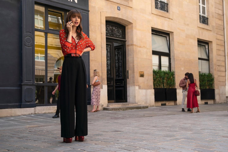 "Emily in Paris": conheça detalhes do figurino da terceira temporada