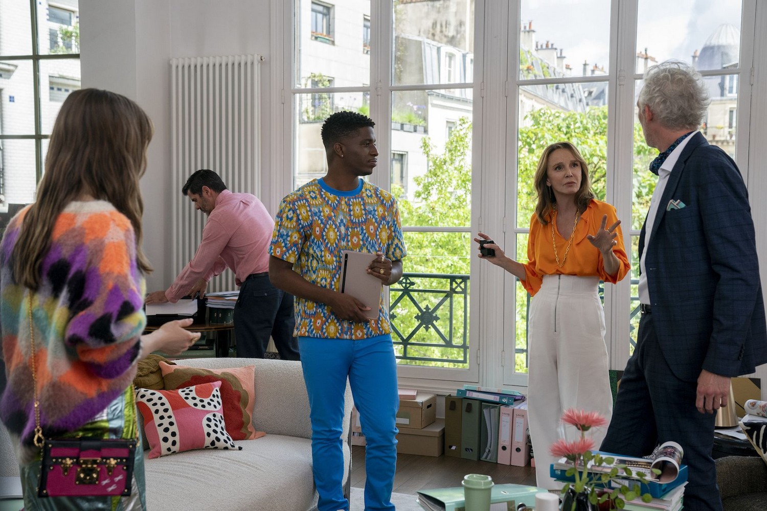 "Emily in Paris": conheça detalhes do figurino da terceira temporada