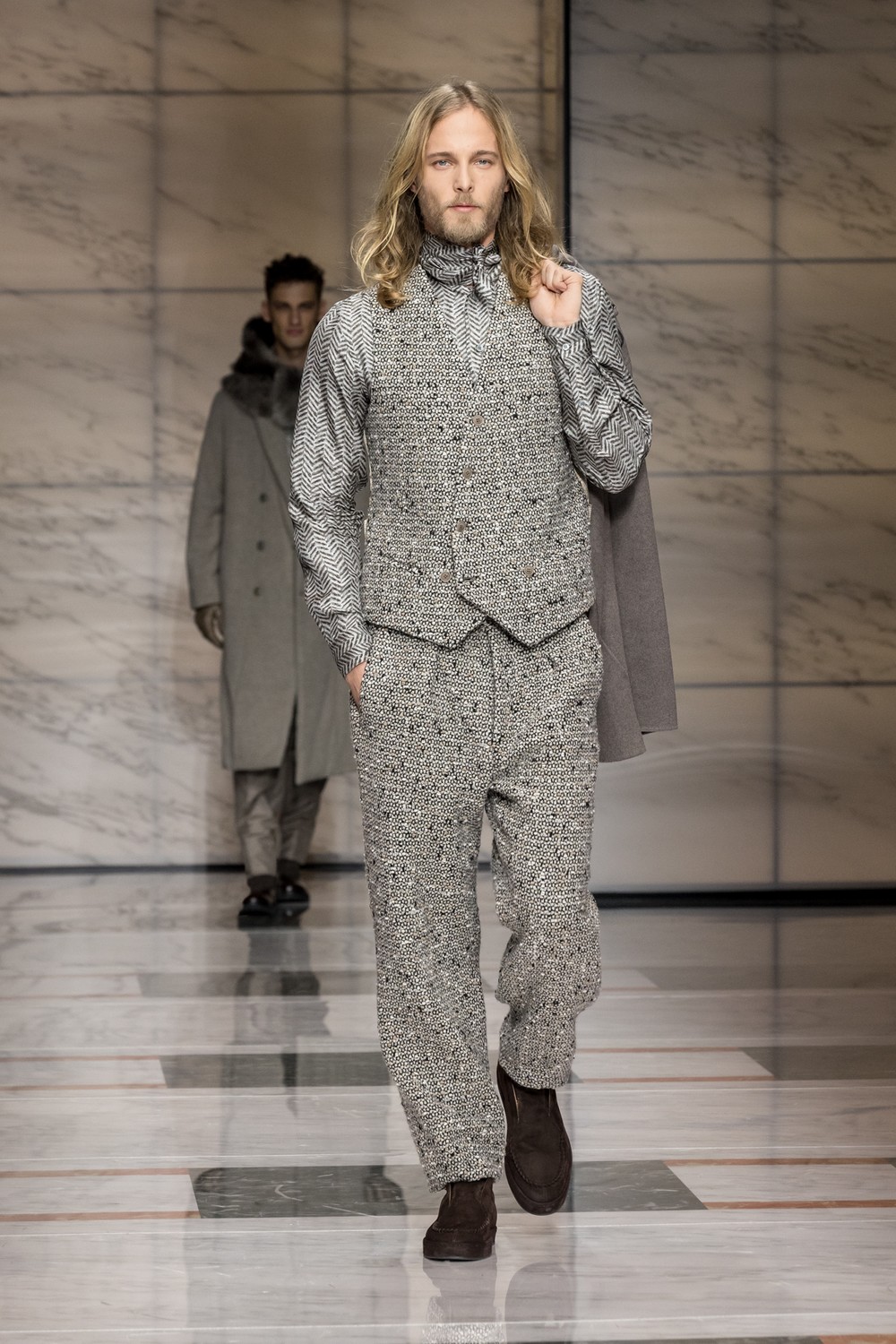 Giorgio Armani inspirasse nos átrios italianos para inverno 2023