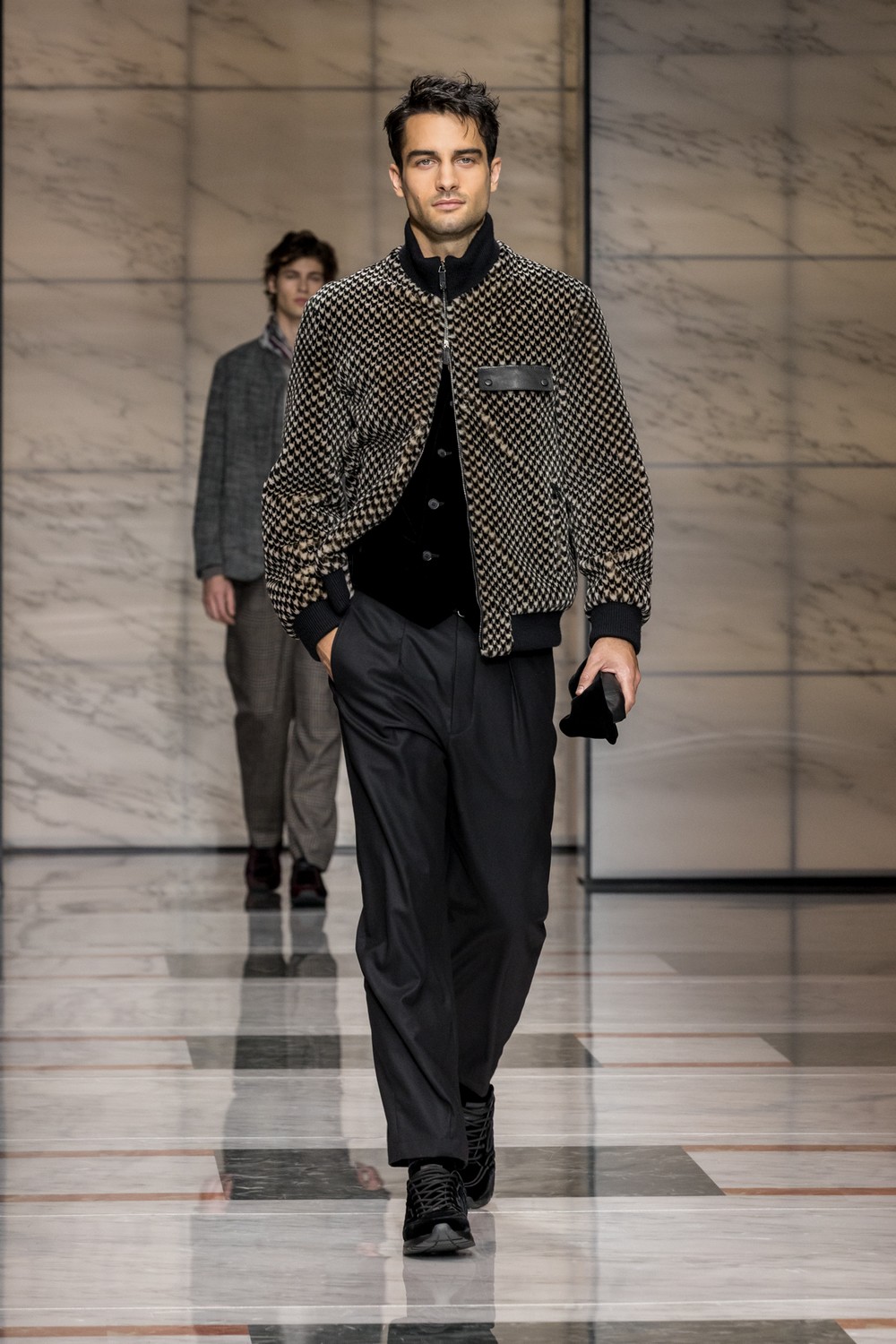 Giorgio Armani inspirasse nos átrios italianos para inverno 2023
