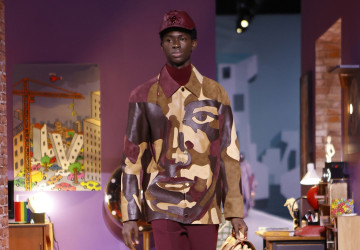 Louis Vuitton emociona com desfile moderno costurado com filosofia