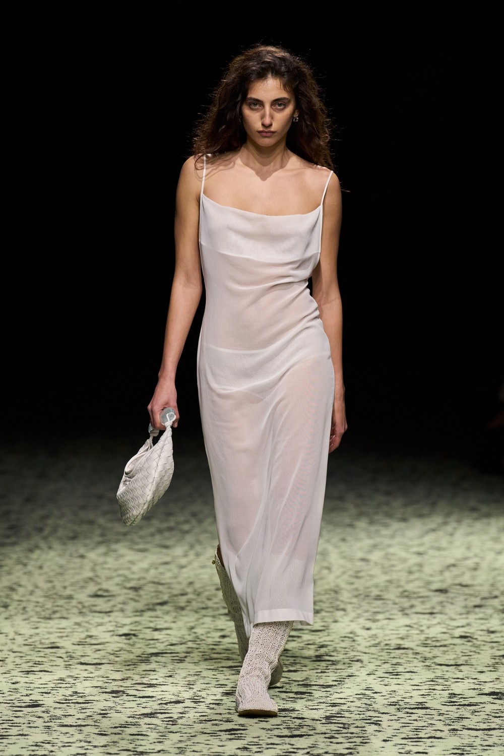 Do conforto à festa, Bottega Veneta cria guarda-roupa dos sonhos para inverno 2023