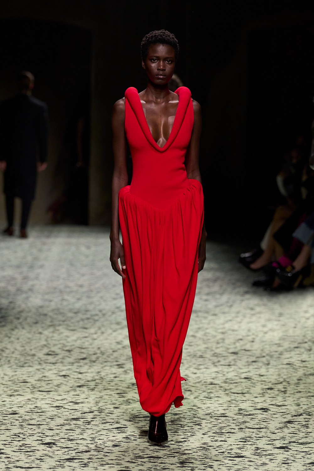 Do conforto à festa, Bottega Veneta cria guarda-roupa dos sonhos para inverno 2023
