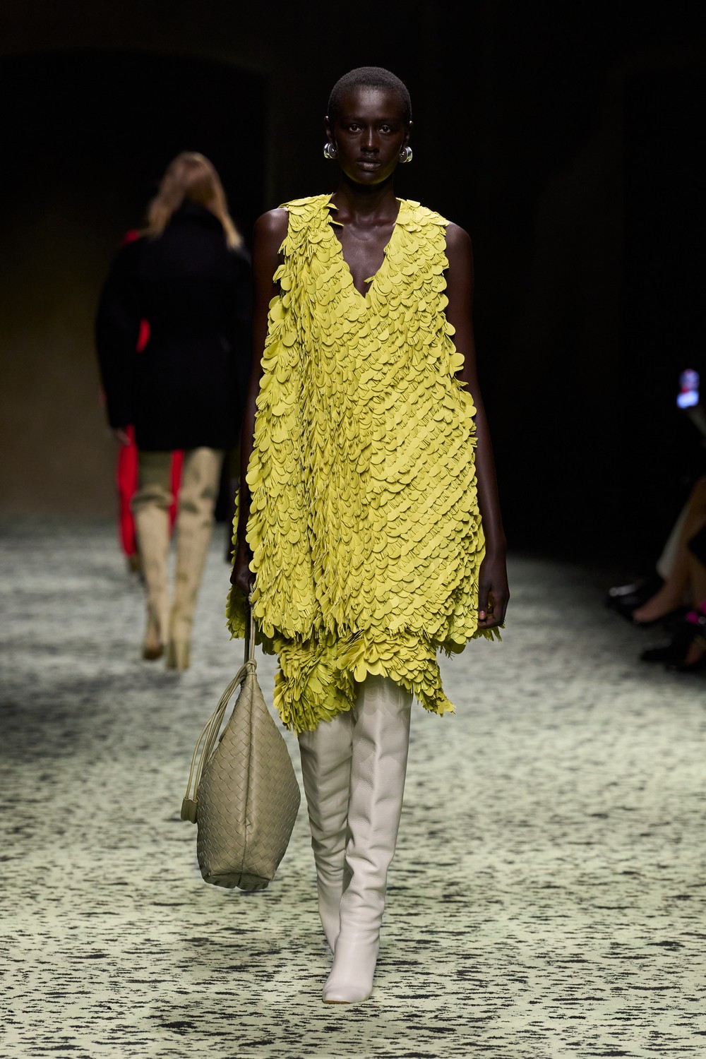 Do conforto à festa, Bottega Veneta cria guarda-roupa dos sonhos para inverno 2023