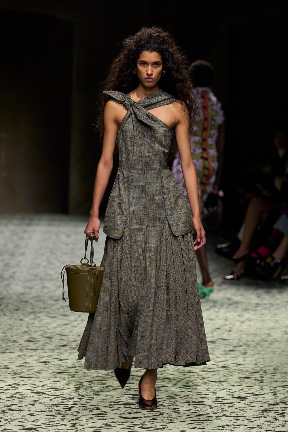 Do conforto à festa, Bottega Veneta cria guarda-roupa dos sonhos para inverno 2023