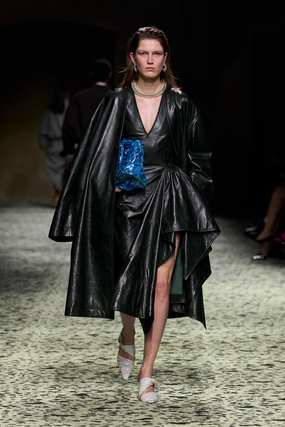 Do conforto à festa, Bottega Veneta cria guarda-roupa dos sonhos para inverno 2023