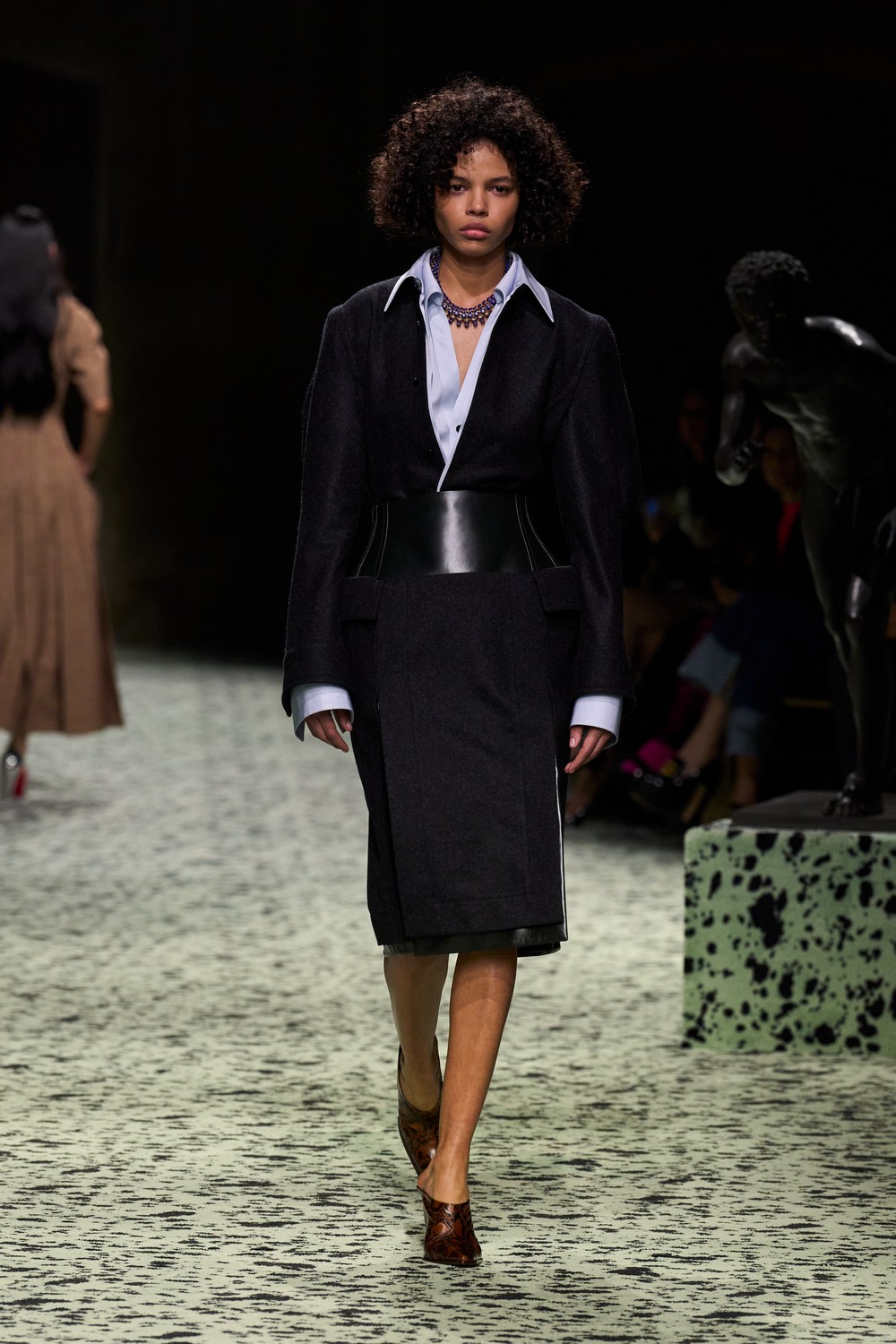 Do conforto à festa, Bottega Veneta cria guarda-roupa dos sonhos para inverno 2023