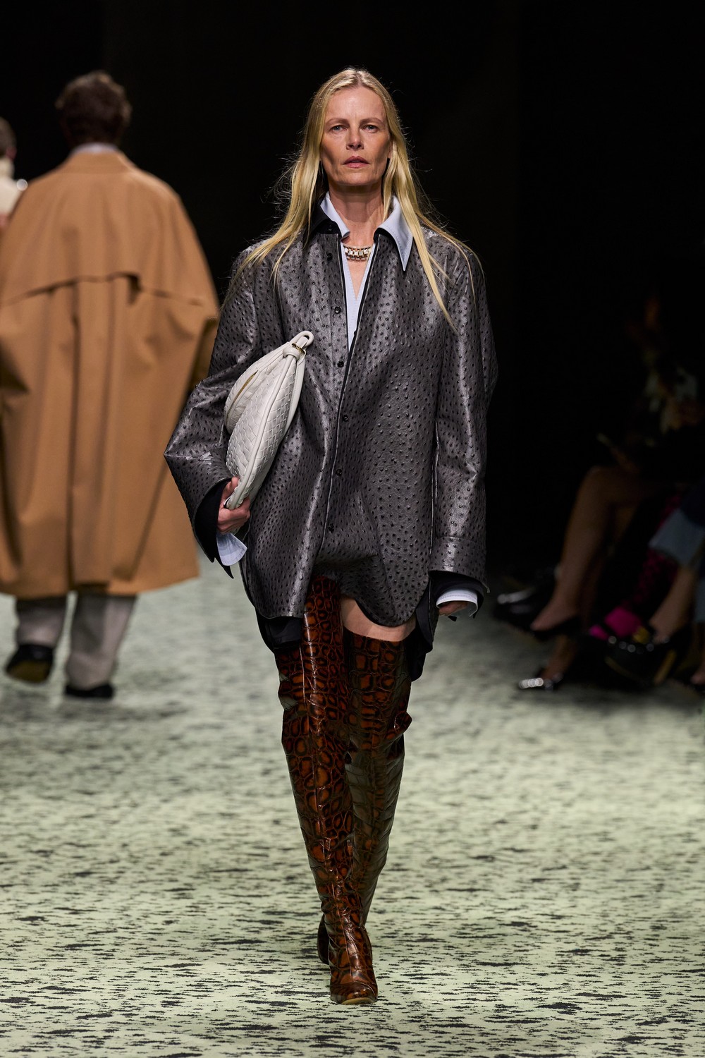 Do conforto à festa, Bottega Veneta cria guarda-roupa dos sonhos para inverno 2023