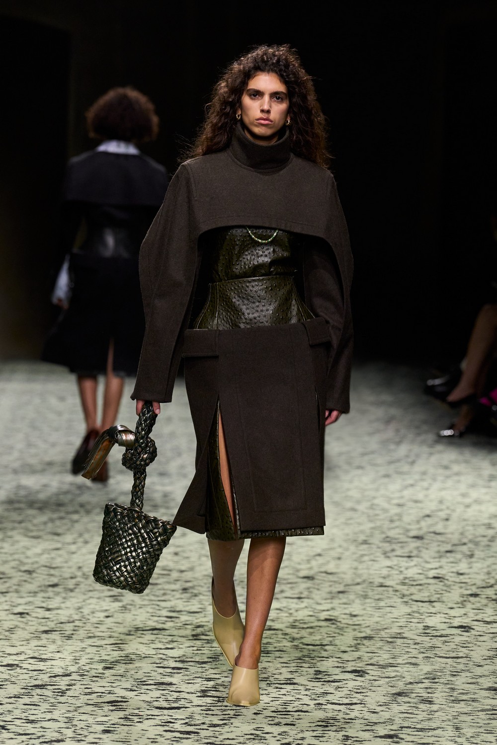 Do conforto à festa, Bottega Veneta cria guarda-roupa dos sonhos para inverno 2023