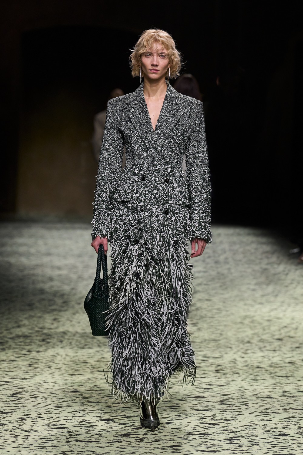 Do conforto à festa, Bottega Veneta cria guarda-roupa dos sonhos para inverno 2023