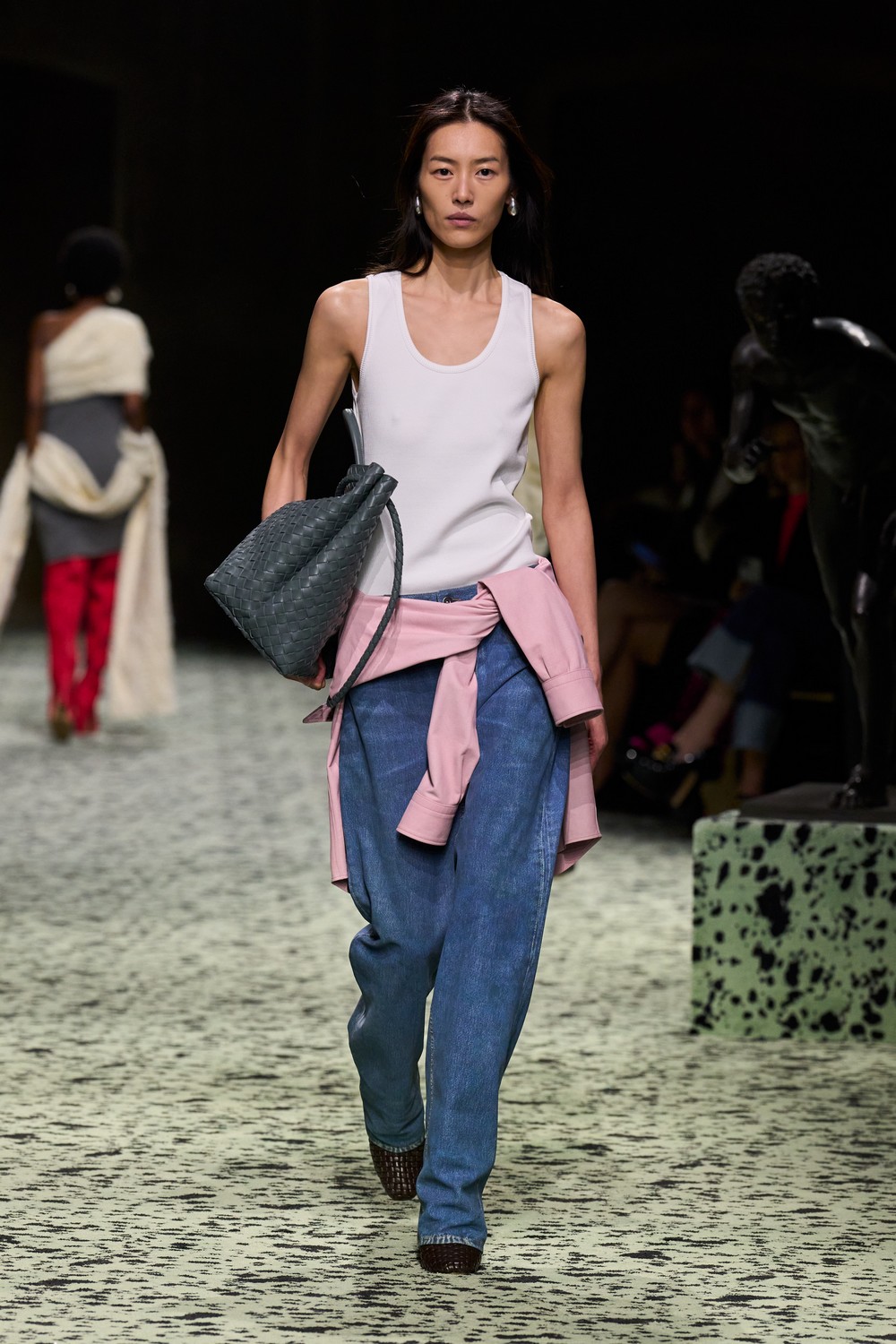 Do conforto à festa, Bottega Veneta cria guarda-roupa dos sonhos para inverno 2023