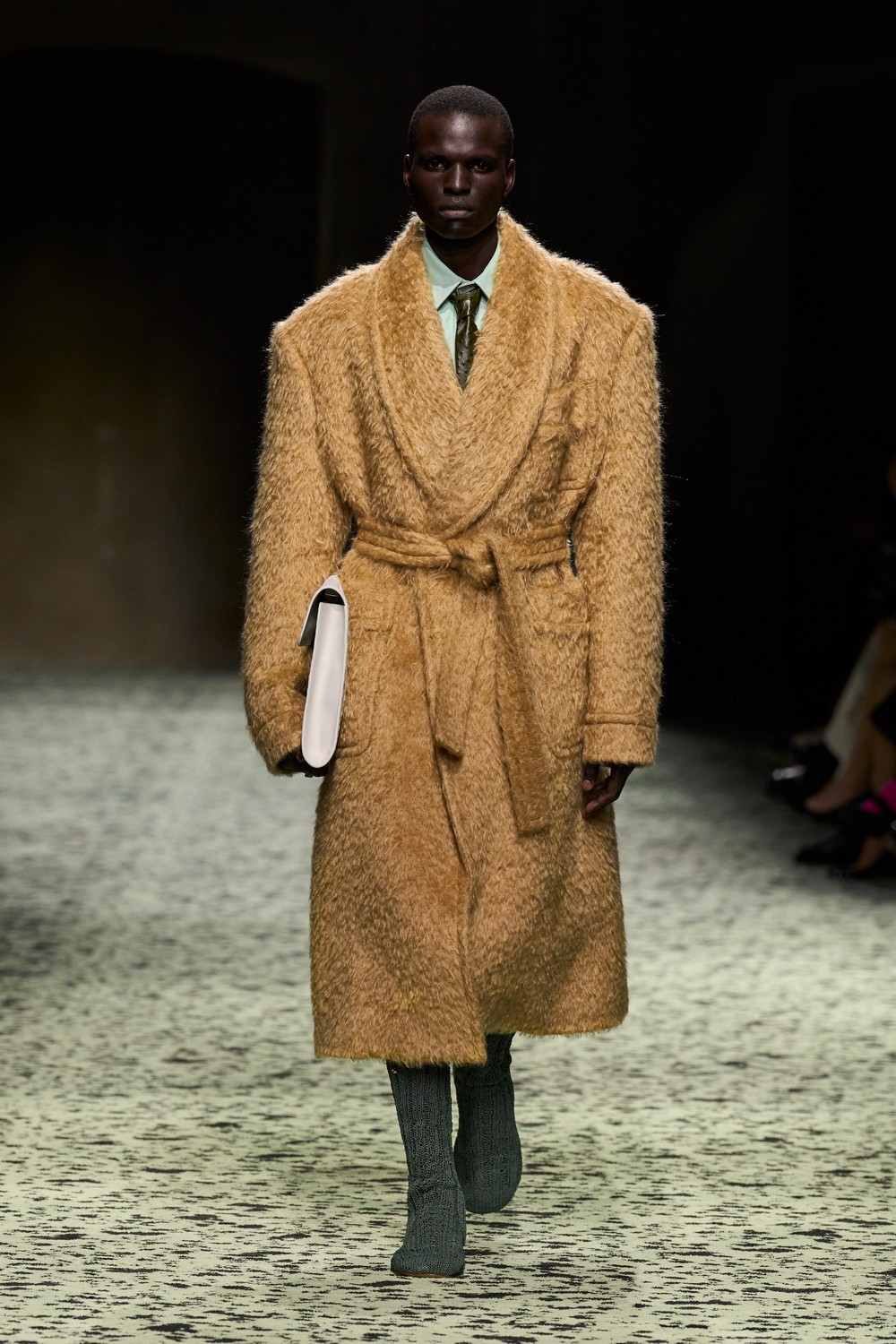 Do conforto à festa, Bottega Veneta cria guarda-roupa dos sonhos para inverno 2023