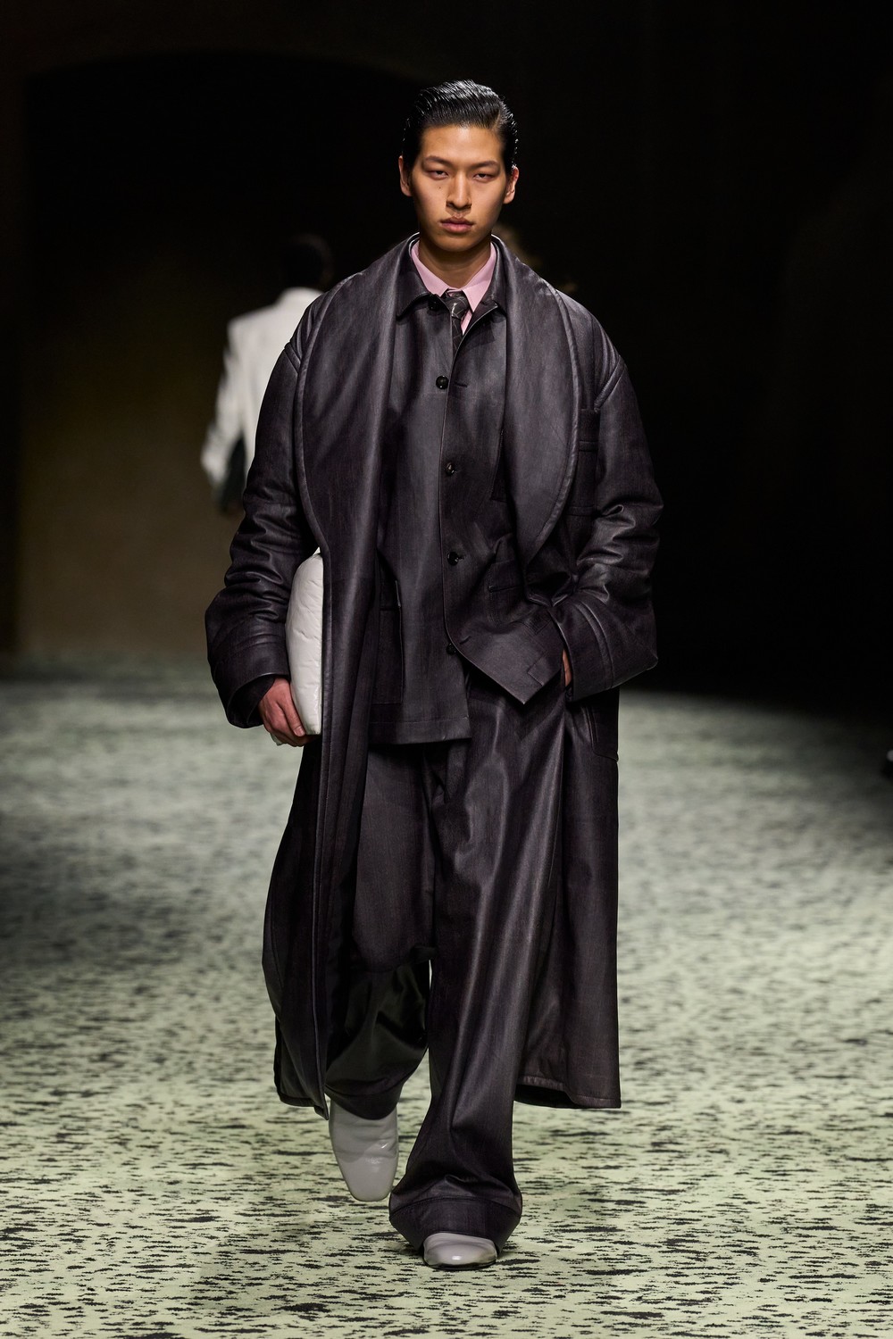 Do conforto à festa, Bottega Veneta cria guarda-roupa dos sonhos para inverno 2023