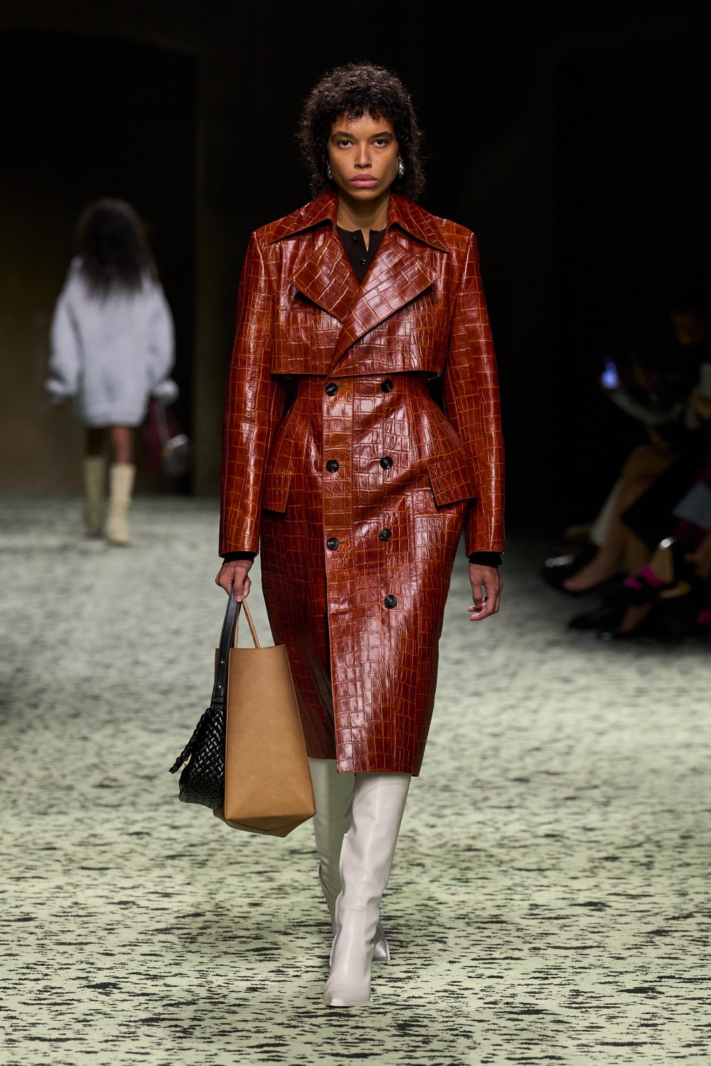 Do conforto à festa, Bottega Veneta cria guarda-roupa dos sonhos para inverno 2023