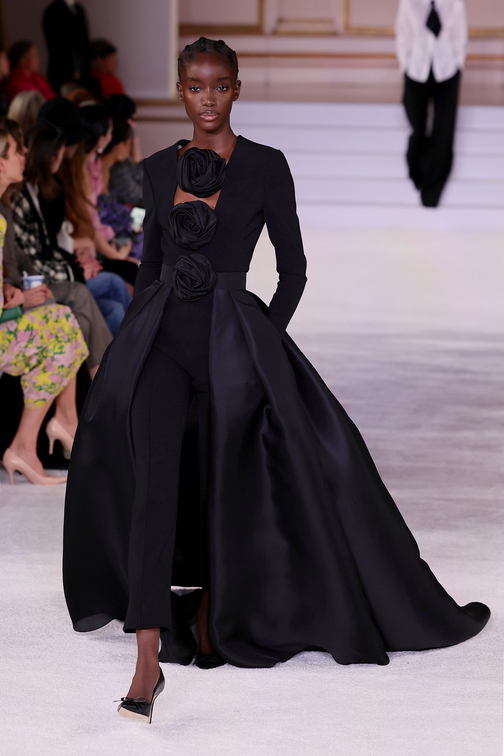 Carolina Herrera une drama e exuberância em inverno 2023