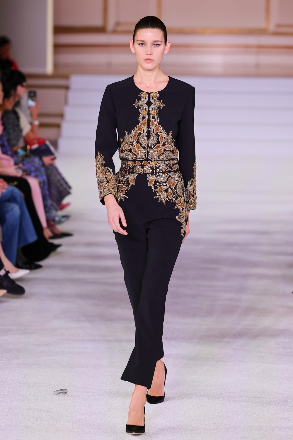 Carolina Herrera une drama e exuberância em inverno 2023