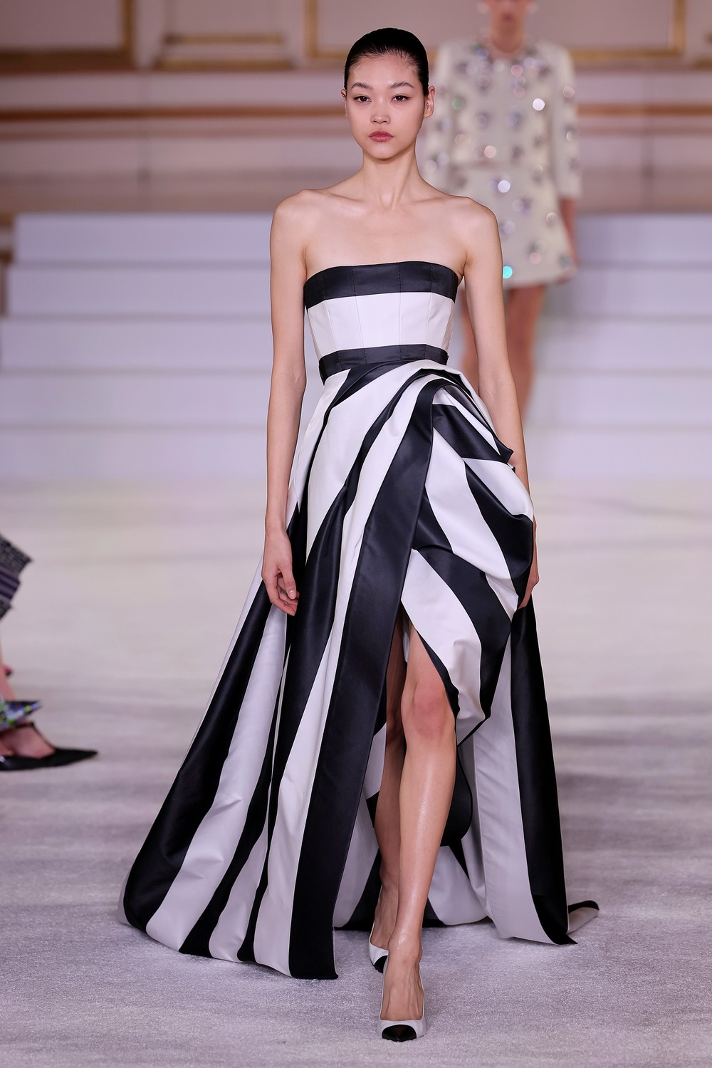 Carolina Herrera une drama e exuberância em inverno 2023