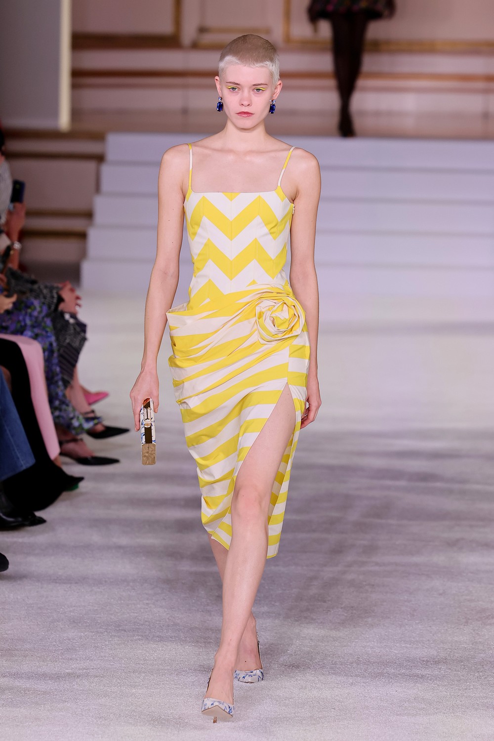 Carolina Herrera une drama e exuberância em inverno 2023