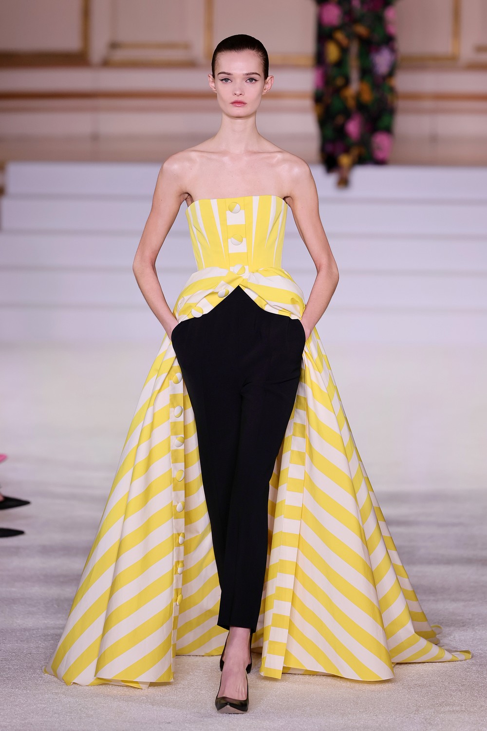 Carolina Herrera une drama e exuberância em inverno 2023