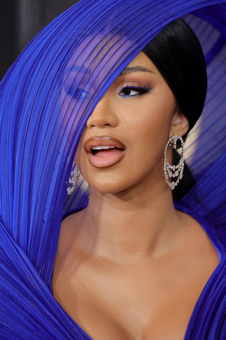 Delineado azul e ouro nos olhos: veja os destaques de beleza do Grammy