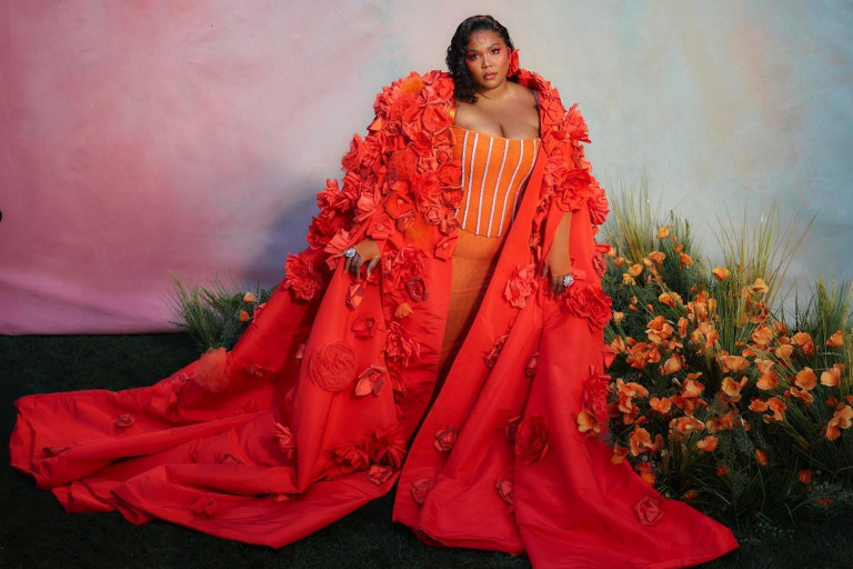 Do amarelo ao vermelho: celebridades criam pôr de sol no Grammy