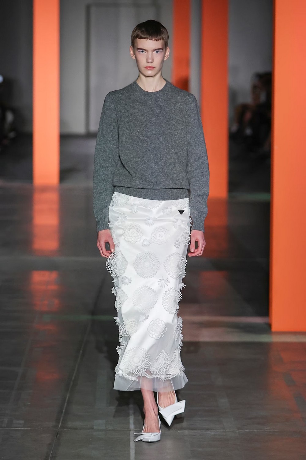 Prada: as saias são as protagonistas no inverno 2023 da marca