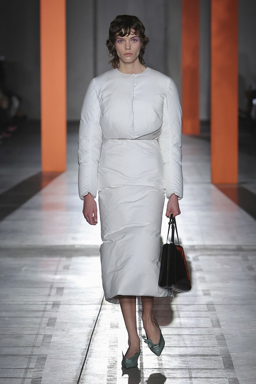Prada: as saias são as protagonistas no inverno 2023 da marca