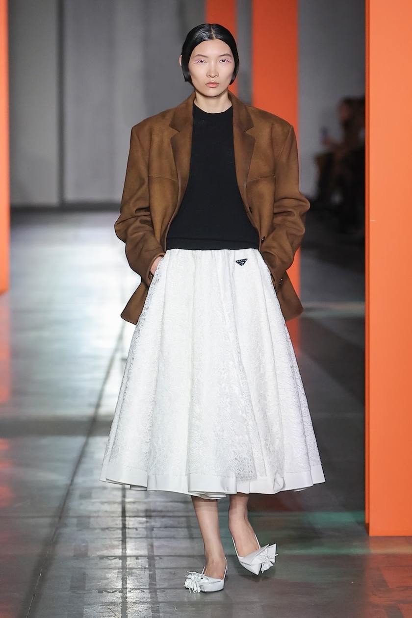 Prada: as saias são as protagonistas no inverno 2023 da marca