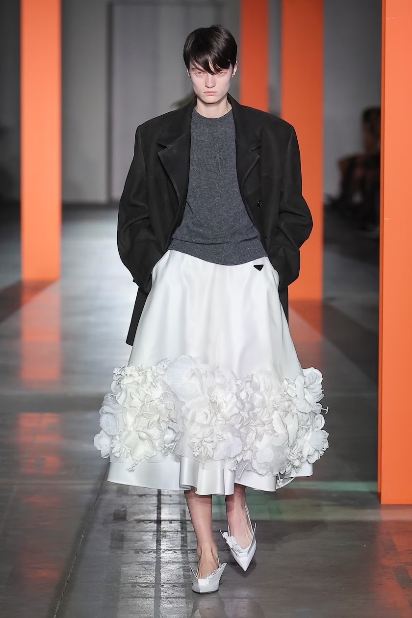 Prada: as saias são as protagonistas no inverno 2023 da marca