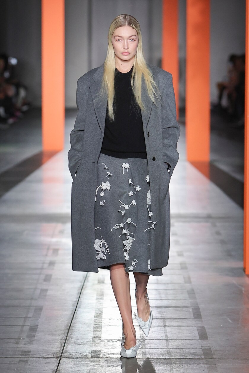 Prada: as saias são as protagonistas no inverno 2023 da marca