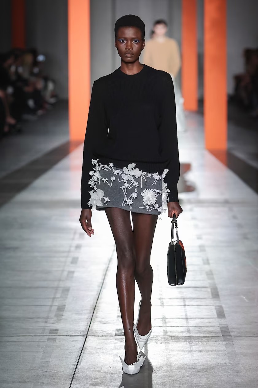 Prada: as saias são as protagonistas no inverno 2023 da marca