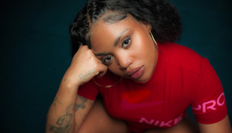 Cantora lança álbum nesta sexta (30.06) acompanhado de clipe duplo (Foto: Tize Salati)